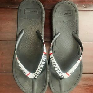 Hunter flip flops size 9